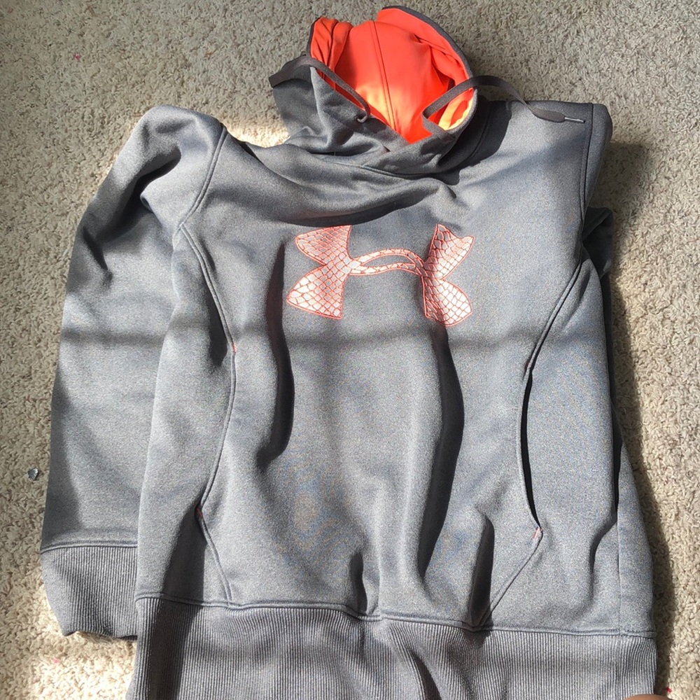 Women’s small UNDER ARMOUR sweatshirt.